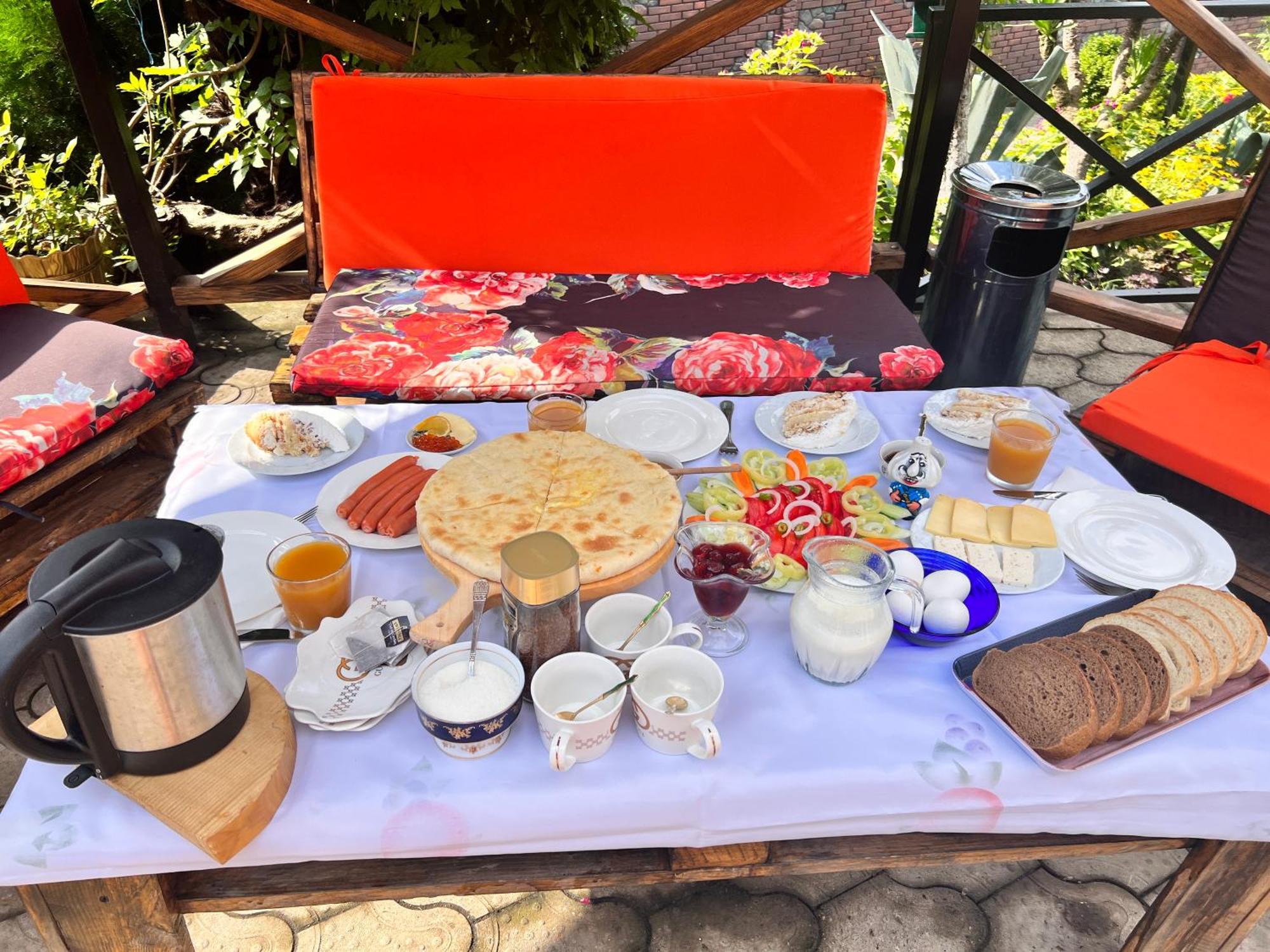 Sunshine House Villa Kutaisi Ngoại thất bức ảnh